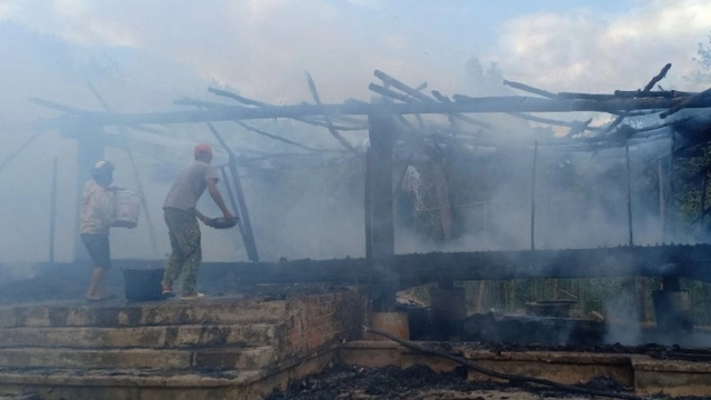 Dân làng Kon Dơ Năng tiếc nuối Nhà rông bị cháy-cover-img