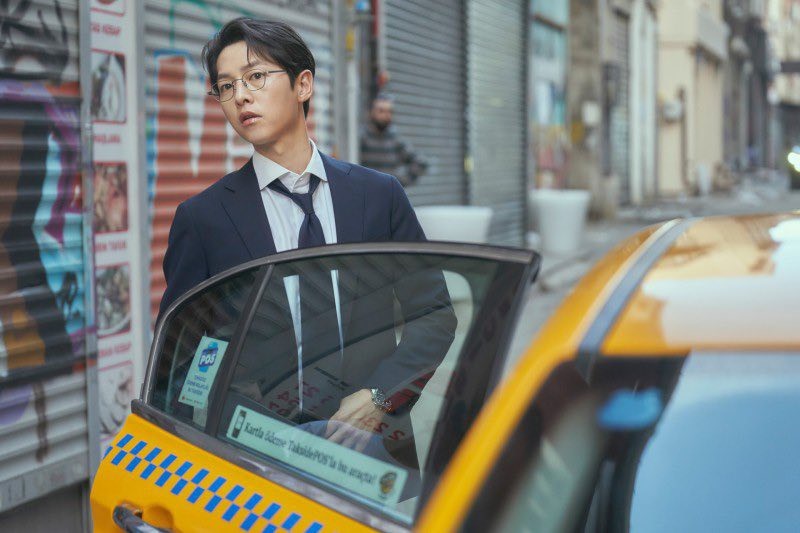 Song Joong Ki bất ngờ tái xuất màn ảnh với hình ảnh ‘Con trai nhà tài phiệt’-1
