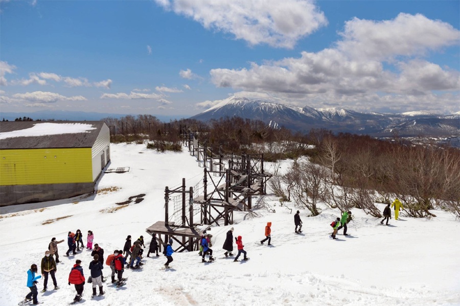 Trường học Nhật Bản thu hút nhà giàu Trung Quốc bằng sân golf, trượt tuyết-1