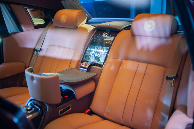 Rolls-Royce Phantom "lửa riêng" của ông Trịnh Văn Quyết đấu giá từ 28 tỷ-8