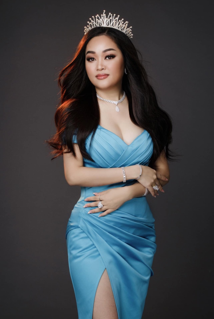 'Bà trùm vương miện' Hoàng Thanh Nga đại diện Việt Nam thi Mrs Universe 2022-2