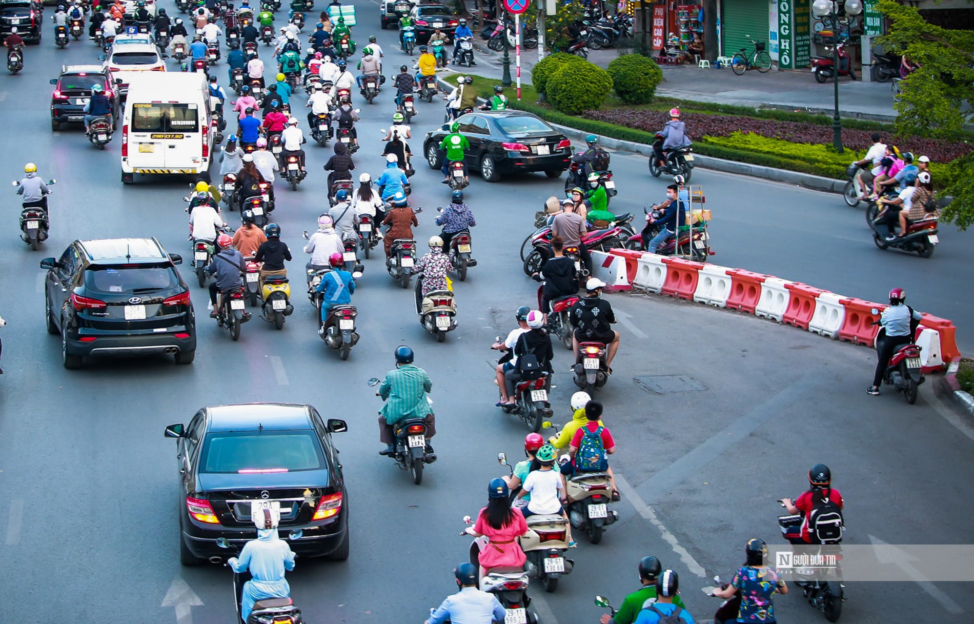 Đường Nguyễn Trãi phân làn "có cũng như không", giao thông hỗn loạn-11