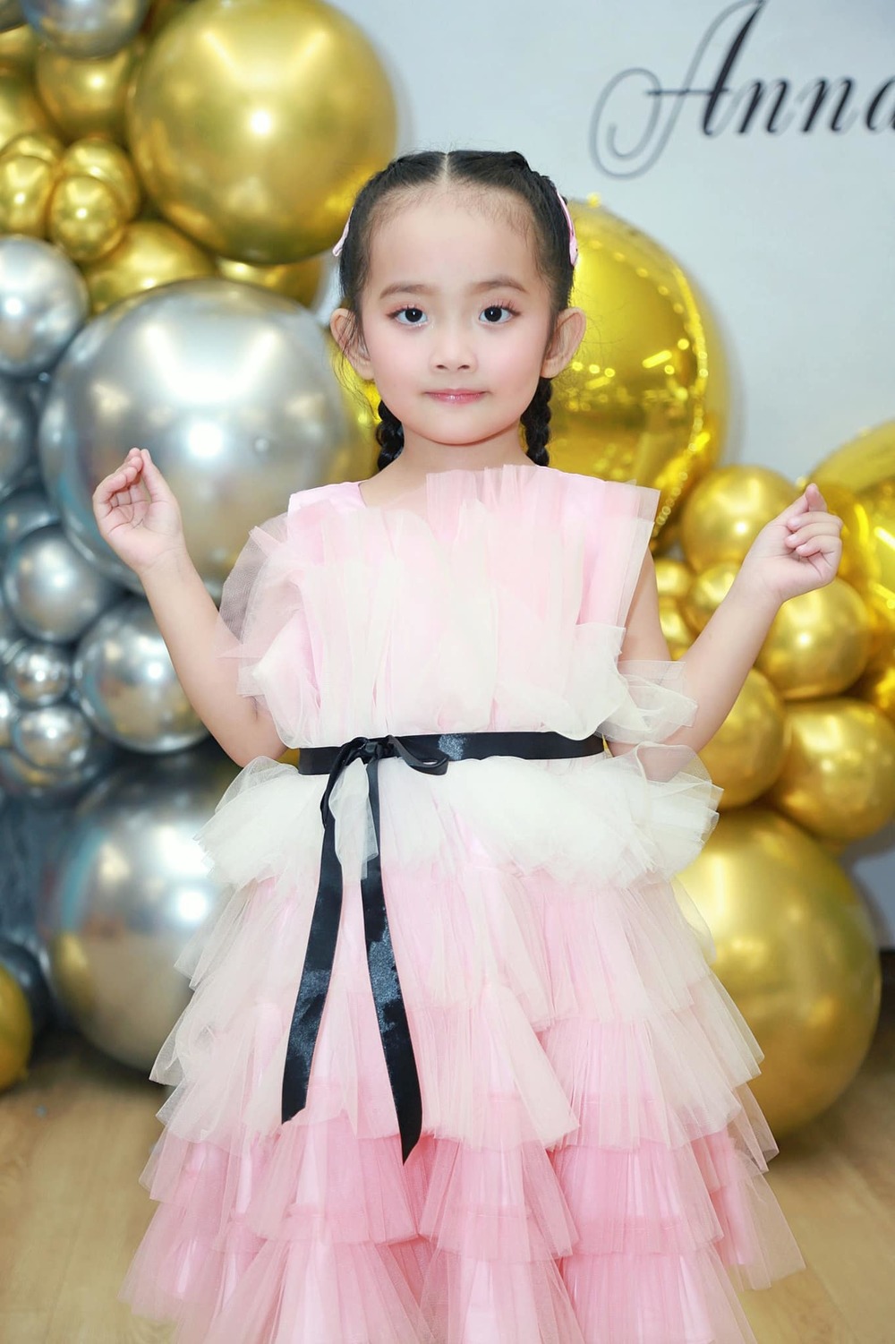 Con gái Khánh Thi mới 4 tuổi đã sành điệu không kém người lớn-6