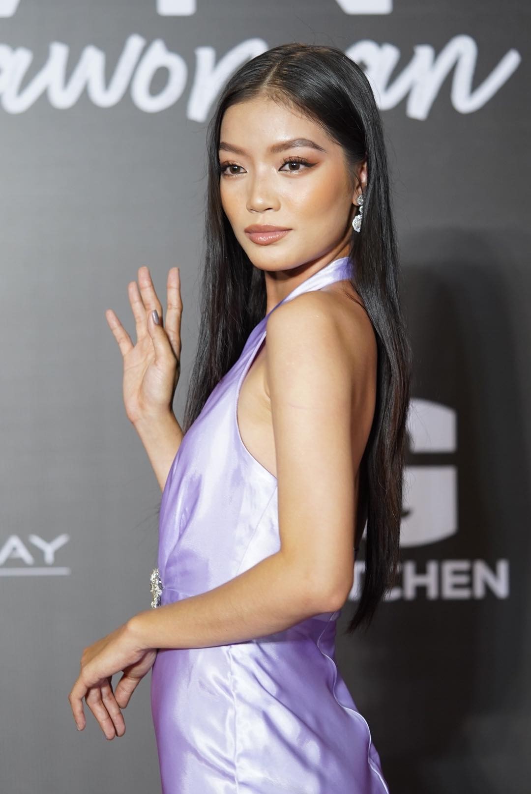Thảm đỏ bán kết Hoa hậu Hoàn vũ Việt Nam 2022 bùng nổ với loạt vẻ đẹp quyến rũ-12