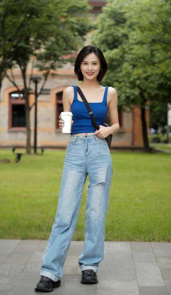 Mặc quần jeans vào mùa hè không khó, xem những người đẹp trong lĩnh vực thời trang hướng dẫn bạn mặc sao cho có khí chất nhất-4