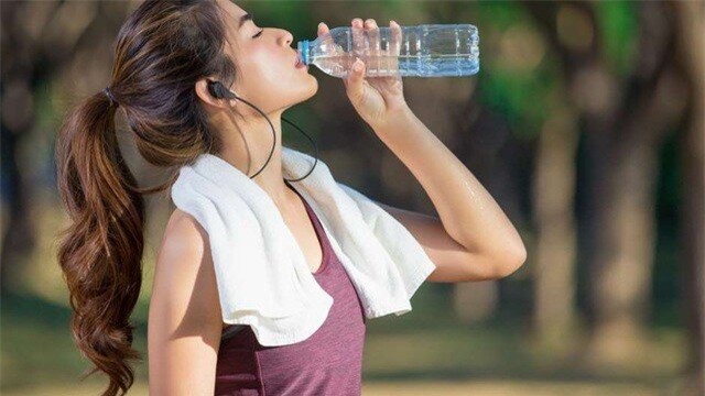Uống đủ nước nhưng nếu đúng 2 thời điểm này, nước lọc còn tốt hơn thuốc bổ-3