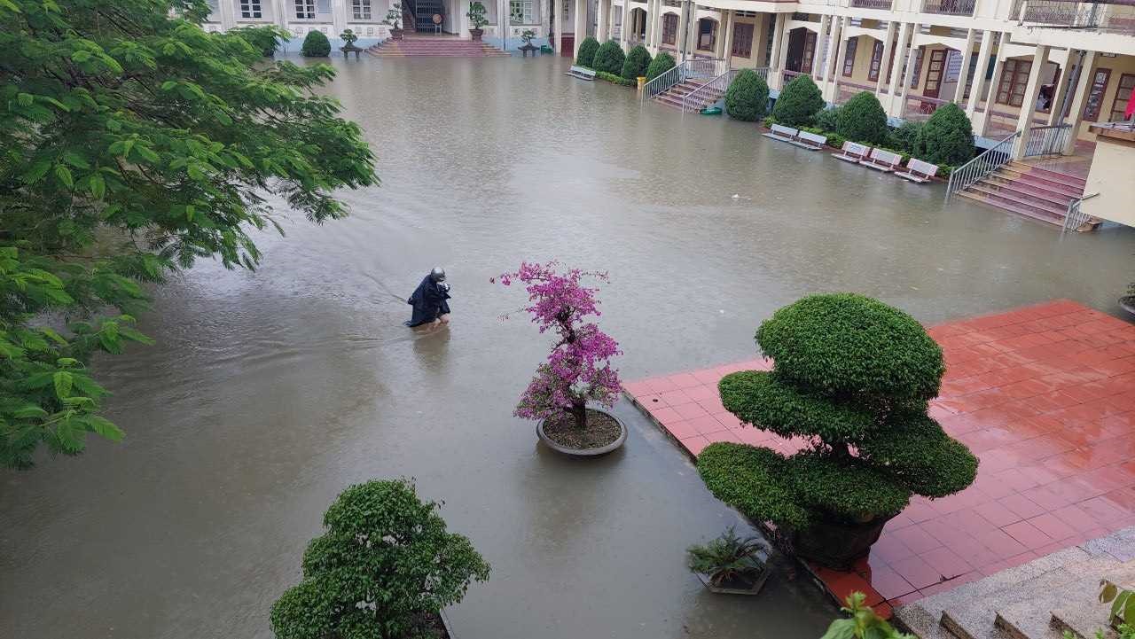 Quảng Ninh: Nhiều địa phương ngập úng cục bộ sau mưa lớn-6