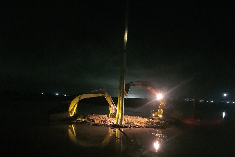 Mưa bão làm nhiều cột điện ở Hà Tĩnh đổ gãy, thiệt hại gần 1,4 tỉ đồng-4