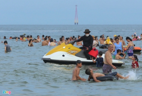 Môtô nước đe dọa khách tắm biển ở Cửa Lò-6