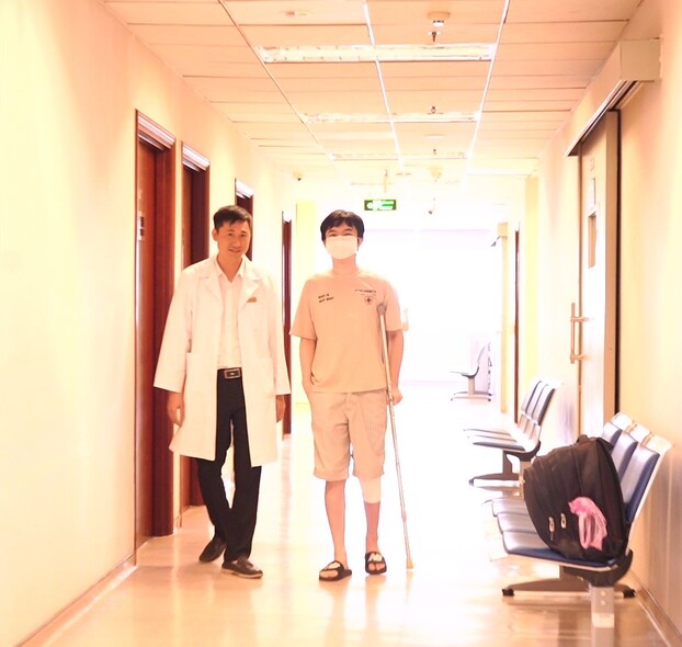 Lần đầu tiên tại Việt Nam, kéo dài chân 13cm cho bệnh nhân ung thư xương-1