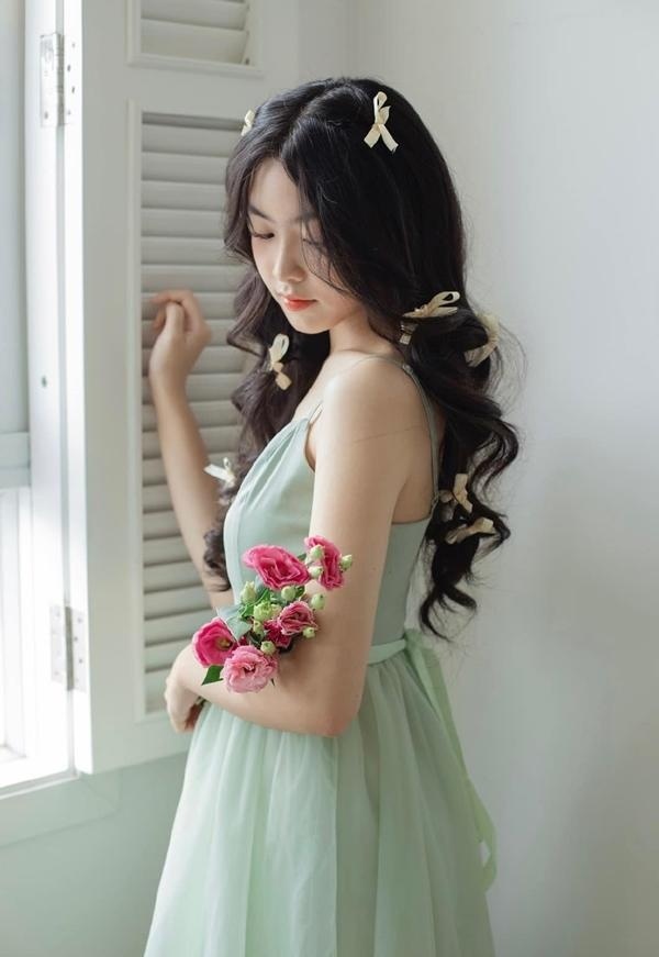 Thời trang của con gái Quyền Linh: Diện váy 2 dây đủ xinh mà không lo 'chín ép'-3