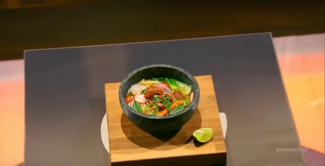 Khi món ăn Việt "lên sóng" MasterChef: Khiến dàn đầu bếp nước ngoài “đau đầu”, còn giám khảo thì bất ngờ khi ăn-2