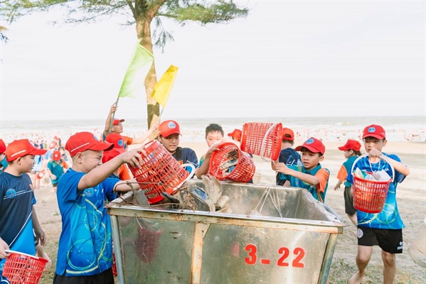 "Biệt đội nhí" bảo vệ môi trường ở biển Sầm Sơn-3