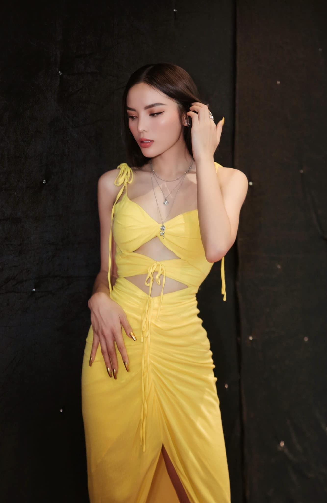 Kỳ Duyên thả dáng nóng bỏng với váy cut-out, Khánh Vân mặc váy dạ hội sexy cách điệu từ áo tắm-1