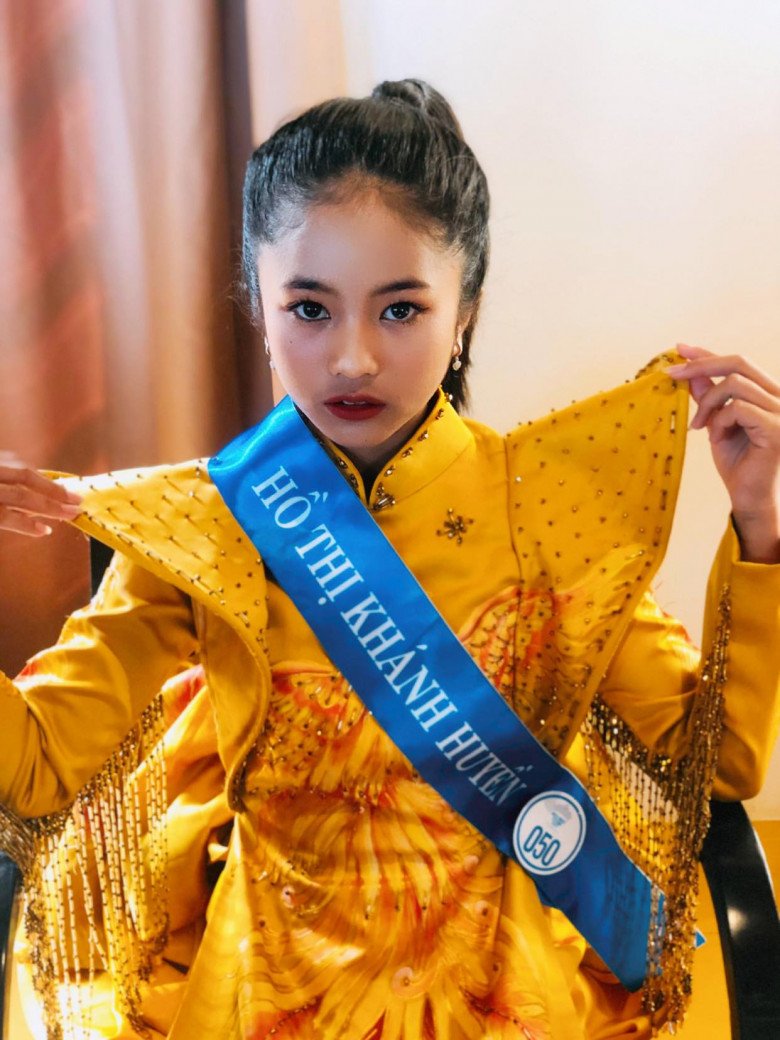 Bé gái dân tộc đạt top 5 Hoa hậu nhí: Xách túi ni lông lên Hà Nội đi thi, được kỳ vọng tiếp bước H'Hen Niê-13