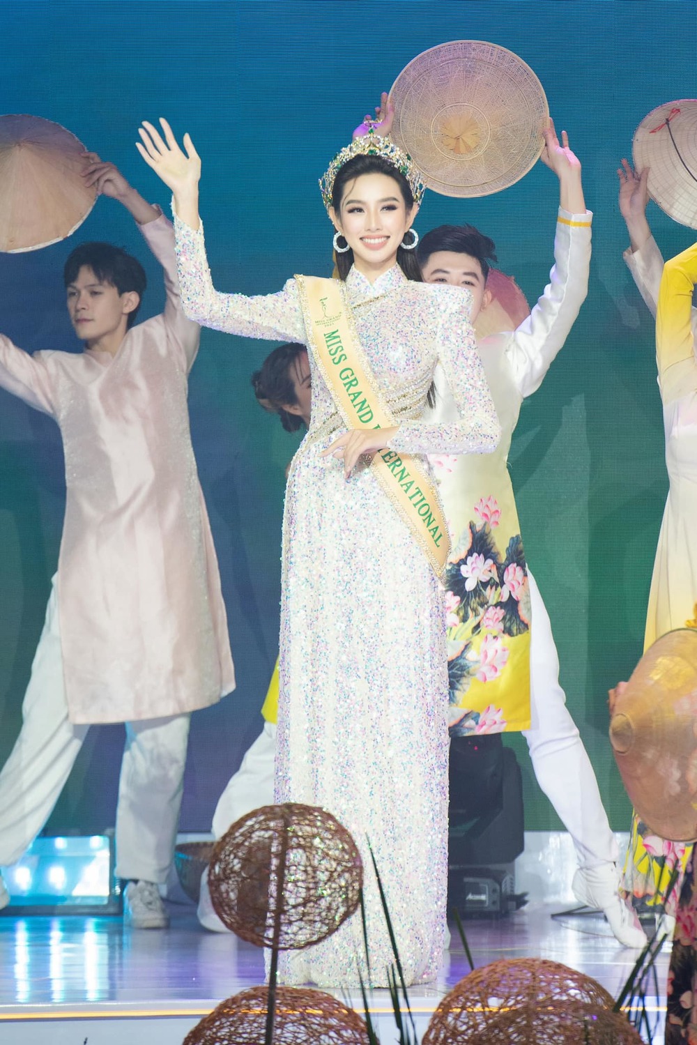 Hoa hậu đa năng nhất showbiz Việt gọi tên Thùy Tiên-9