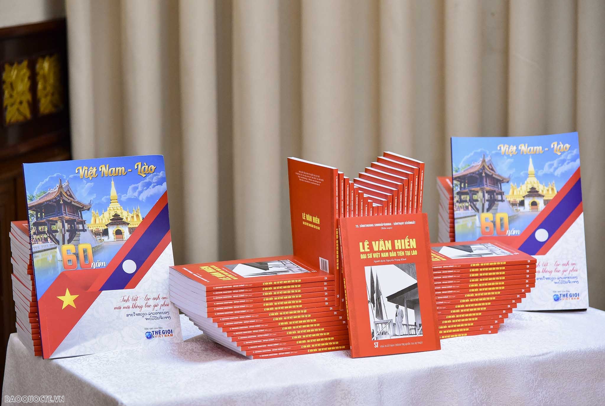 Ra mắt hai ấn phẩm đặc biệt về quan hệ Việt Nam-Lào-1
