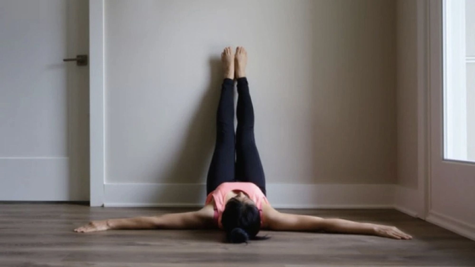 Chữa lành cơ thể: 5 tư thế yoga đơn giản rất tốt cho chị em phụ nữ-3