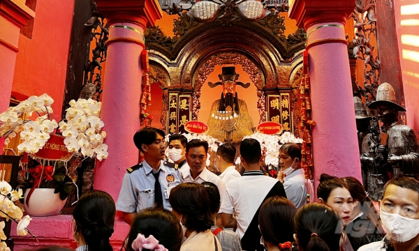 Người người đi lễ chùa Ngọc Hoàng ngày vía Thần Tài-cover-img