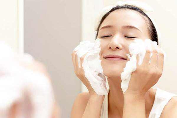 6 mẹo rửa mặt giúp sạch da, sáng mịn của phụ nữ Nhật-3